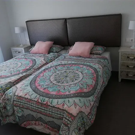 With 4 Bedrooms In Fuengirola, With Wonderful Sea View, Pool アパート